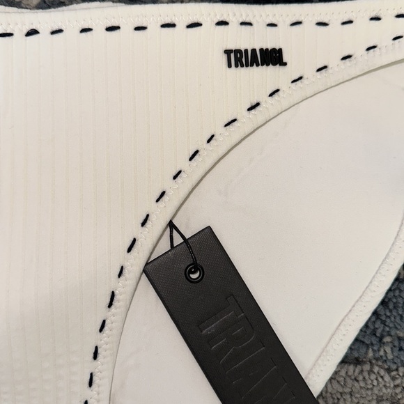 White stripe swimsuit set. - Picture 4 of 10